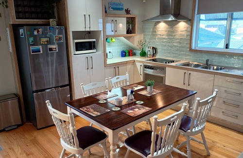 Yagoona Apartment | Modern private and peaceful "Fonzy"nCentral located popular events