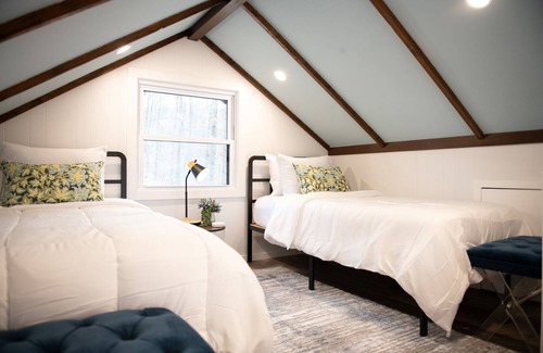 Bluemont Cabin | Modern Private Cabin