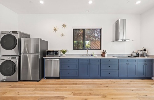 Mountain View Apartment | Modern & Private Guest House Minutes to Downtown!
