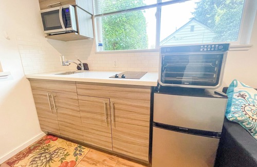 Cedar Heights Apartment | Modern Private Guest House in Seattle
