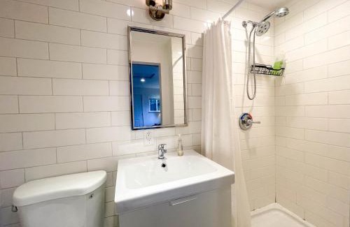 Cedar Heights House | Modern Private Guesthouse in Seattle