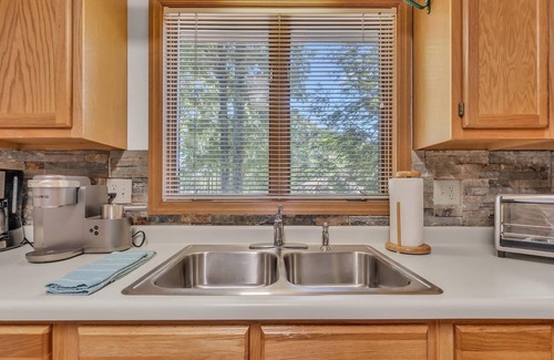 Beech Mountain House | Modern, Private, Quiet, Long Range Views Cabin, Walk to Beech Mountain Club