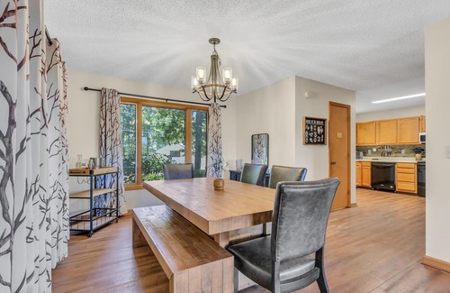 Beech Mountain House | Modern, Private, Quiet, Long Range Views Cabin, Walk to Beech Mountain Club