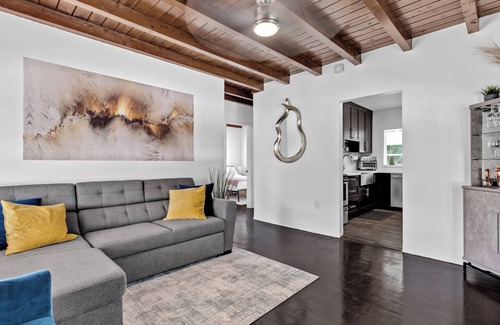 Miami Springs House | Modern property for 6 people in Miami Springs!n