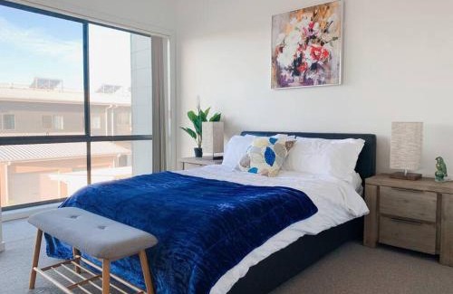 Lawson House | Modern & Quiet 2BR Townhouse with Free Parking