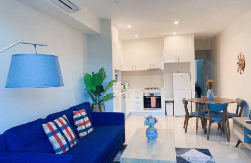Lawson House | Modern & Quiet 2BR Townhouse with Free Parking