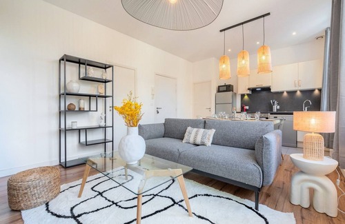 Marcq-en-Baroeul Apartment | Modern, quiet 3-bedroom apartment with parking