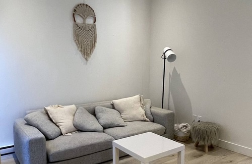 Saint Henri Apartment | Modern, quiet and close to everything!
