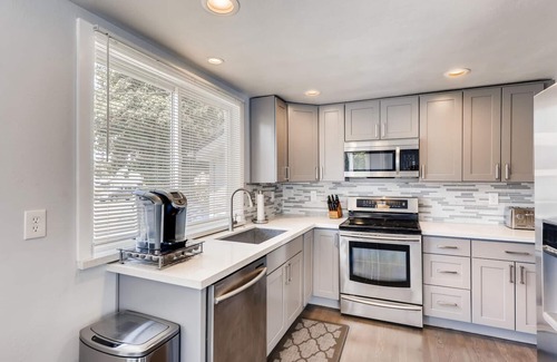 SeaTac House | Modern, Quiet Home ♪ Mins to Airport ♫ Fast WIFI