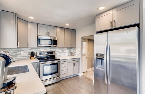 SeaTac House | Modern, Quiet Home ♪ Mins to Airport ♫ Fast WIFI