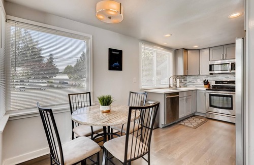 SeaTac House | Modern, Quiet Home ♪ Mins to Airport ♫ Fast WIFI