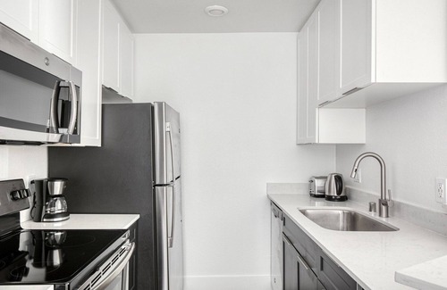 South Redondo Apartment | Modern Redondo Beach 1BR w/Pool, Gym & W/D, walk to Beach, by Blueground