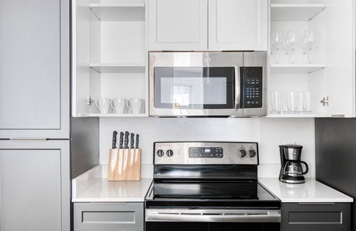 South Redondo Apartment | Modern Redondo Beach 1BR w/Pool, Gym & W/D, walk to Beach, by Blueground