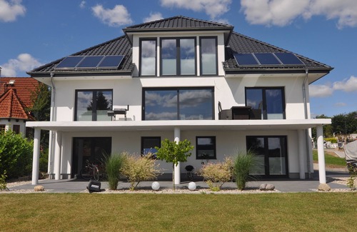 Ponitz am See Apartment | Modern, relaxing vacation apartment (2 pers) directly on the lake, sub board + bicycles