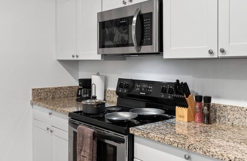 Reno/Tahoe Airport Apartment | Modern Reno Gem | Walk to Riverwalk & Midtown Eats