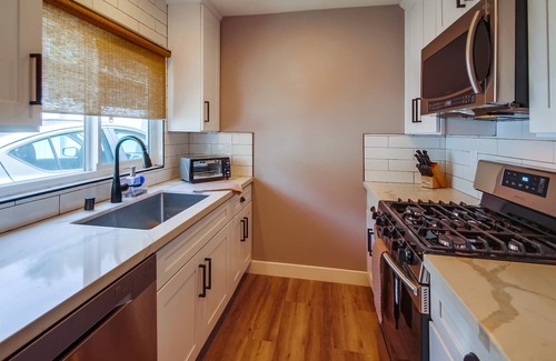 Central Mission Beach Condo | Modern Renovated Bayside condo-808