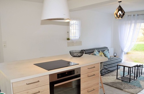 Amboise Cottage | Modern rental in Amboise with pool, garden, and wifi