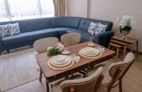 Mustafakemalpasa Apartment | Modern residence in a complex with pool
