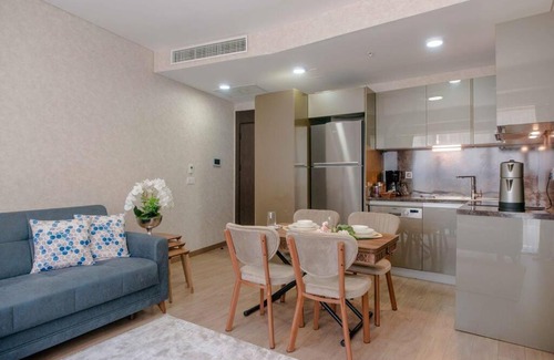 Mustafakemalpasa Apartment | Modern residence in a complex with pool