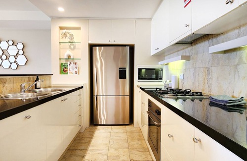 Rushcutters Bay Apartment | Modern Resort Style Living - 2 bed, 2 bath, parking, views. "Marina One"