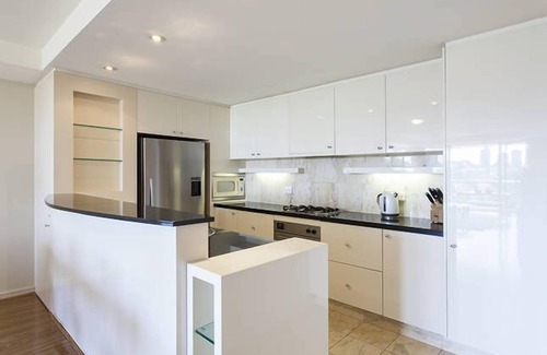 Rushcutters Bay Apartment | Modern Resort Style Living - 2 bed, 2 bath, parking, views. "Marina One"