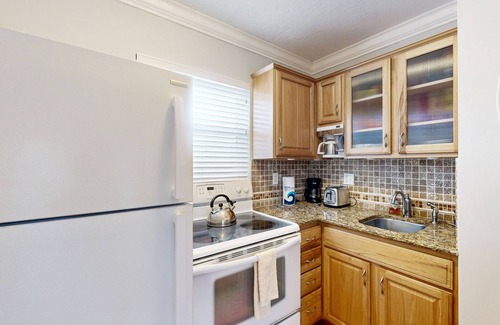 Pompano Beach Condo | Modern resort-style condo - steps from the beach, near Fort Lauderdale