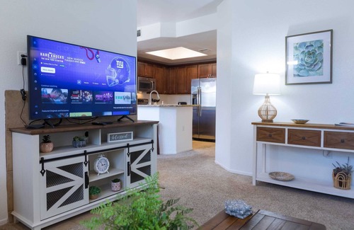 Portofino Apartment | Modern Retreat in Ahwatukee, Heated Pool, Spa, Gym