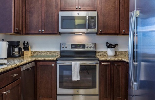 Portofino Apartment | Modern Retreat in Ahwatukee, Heated Pool, Spa, Gym