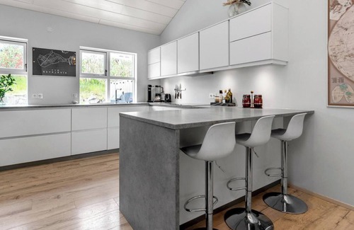 Arbær House | Modern Retreat in Reykjavik: Your Gateway to Nature and City Life -FREE PARKING