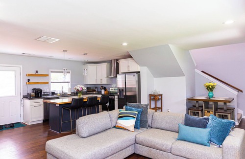 Atlanta House | Modern Retreat in West Midtown - Spacious 3BR Home with Large Deck & Yard