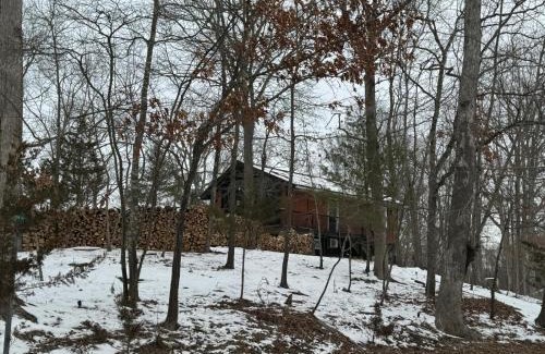 East Stroudsburg House | Modern Retreat Poconos 3BR Fire Pit Skiing