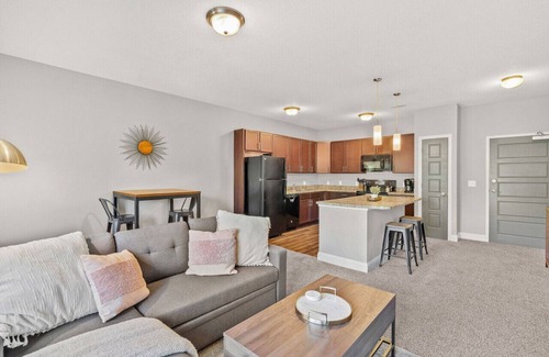 West Des Moines Apartment | Modern Retreat with Garage, Gym, and Pool