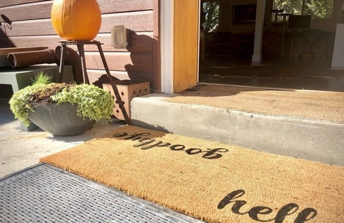 Olympus Cove House | Modern Retreat with Views! Hike, Golf, Ski & Games - Sleeps 8