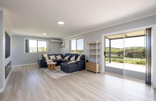 Nunile House | Modern Retreat with Stunning Panoramic Views