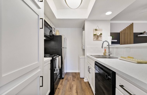 Vickery Meadow House | Modern Ritzy Haven