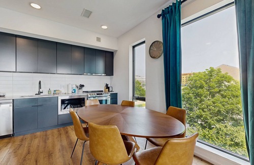 North Capitol Condo | Modern river-view condo with balcony & WiFi - walk to downtown & attractions