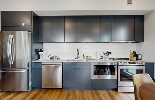 North Capitol Condo | Modern river-view condo with balcony & WiFi - walk to downtown & attractions