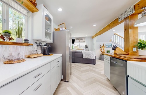 Gold Bar House | Modern riverfront home with hot tub, gas grill and patio