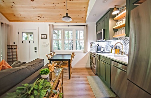 Rivers Edge Cabin | Modern Riverfront Retreat | 2BR Cabin w/Hot Tub
