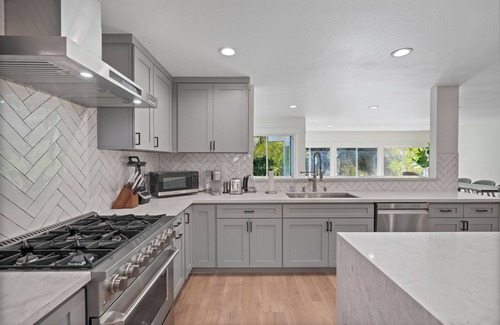 Three Rivers House | Modern Riverfront Estate 4,000 sqft, Mini Golf Arcade Games 2.5 Acre Flat Land