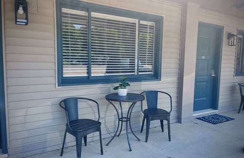 Roscommon Apartment | Modern Room 9-Newly Renovated