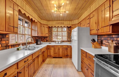 Pocohanna Cabin Colony Cabin | Modern & Rustic Pocono Cabin | Fireplace | Firepit