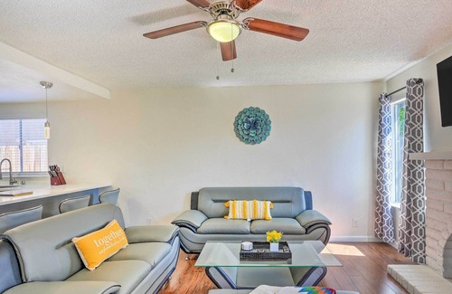 Sacramento House | Modern Sacramento Home w/ Yard: 12 Mi to Dtwn