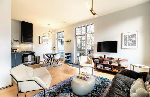 Santa Fe Apartment | Modern Santa Fe Baca Railyard Apartment with Terrace