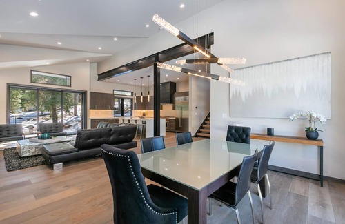 Truckee House | Modern Schaffer's Mill Home Minutes From Northstar & Downtown