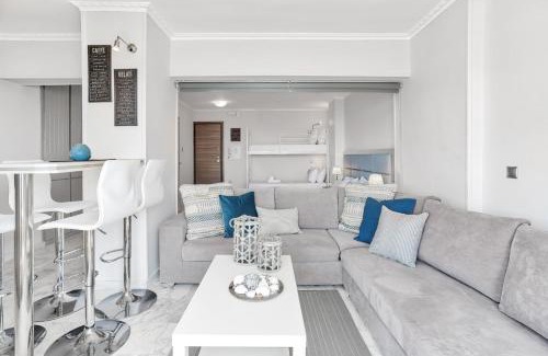 Peiraiki Apartment | Modern Seaside Oasis in Pireas, Seaview & King bed