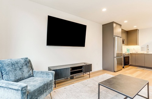 Holly Park Apartment | Modern Seattle Townhome: Walk to Light Rail!