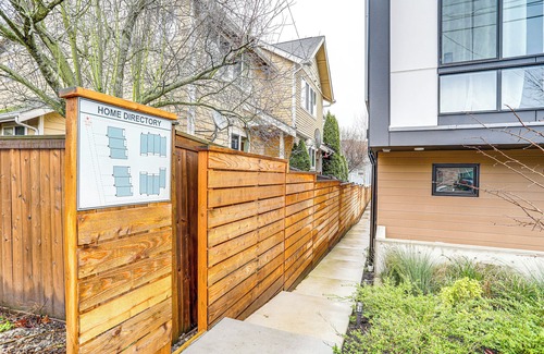 Holly Park Apartment | Modern Seattle Townhome: Walk to Light Rail!