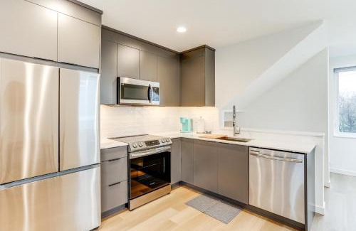 Brighton House | Modern Seattle Townhome Walk to Light Rail!