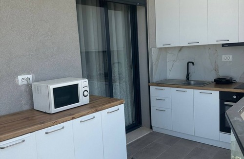 Radhime Apartment | Modern seaview apartment just 5 min from restaurants and markets, free parking!”